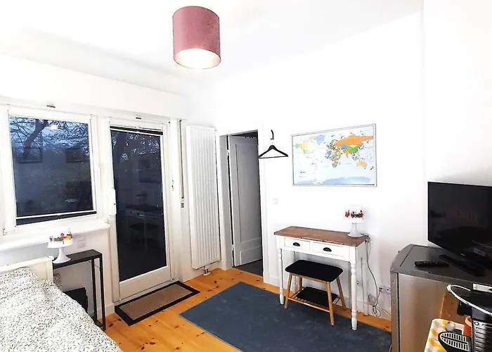 Central Private Cozy Room W Own Entrance, Spacious Bathroom, On-Site Parking, 450M To Nearest Bus Stop Hamburg